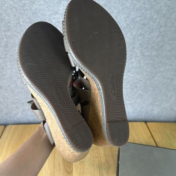 CLARKS Cushion Helio Mindin Lace Cork Taupe Wedge Sandal Womens Size 8 M Heels - Picture 9 of 10